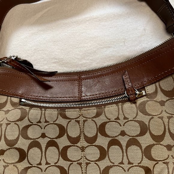 🎉Purse Sale🎉 Coach Shoulder Purse/Bag w/Front Zipper Pocket - Picture 3 of 7